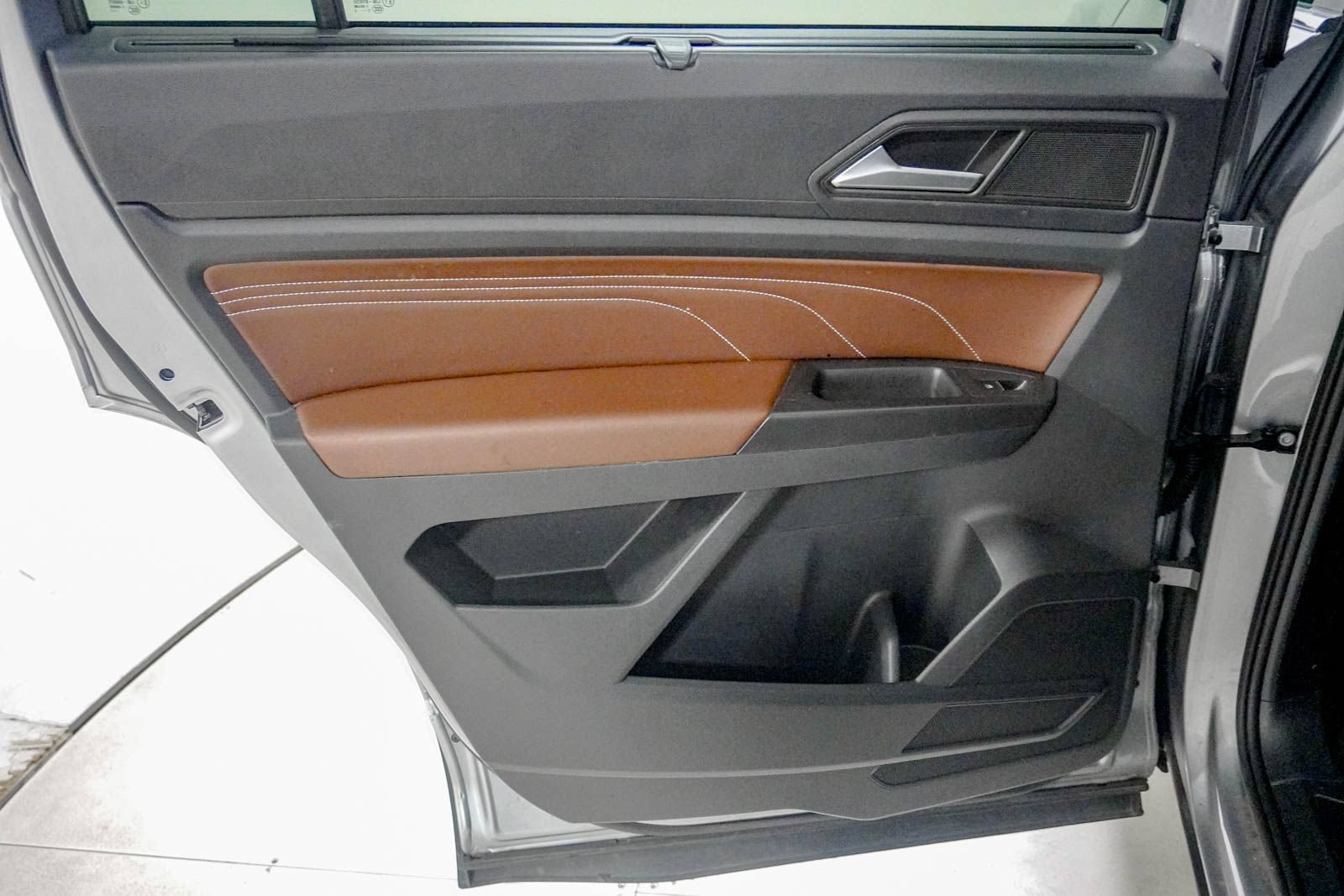 Used 2023 Volkswagen Atlas SE w/ Panoramic Sunroof Package AWD/4WD image 36