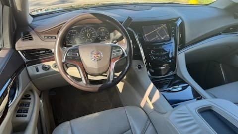 Used 2015 Cadillac Escalade Luxury image 10