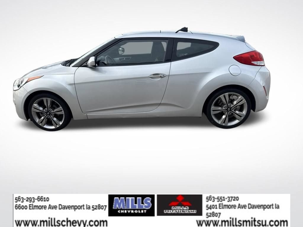 Used 2017 Hyundai Veloster Value Edition FWD image 2