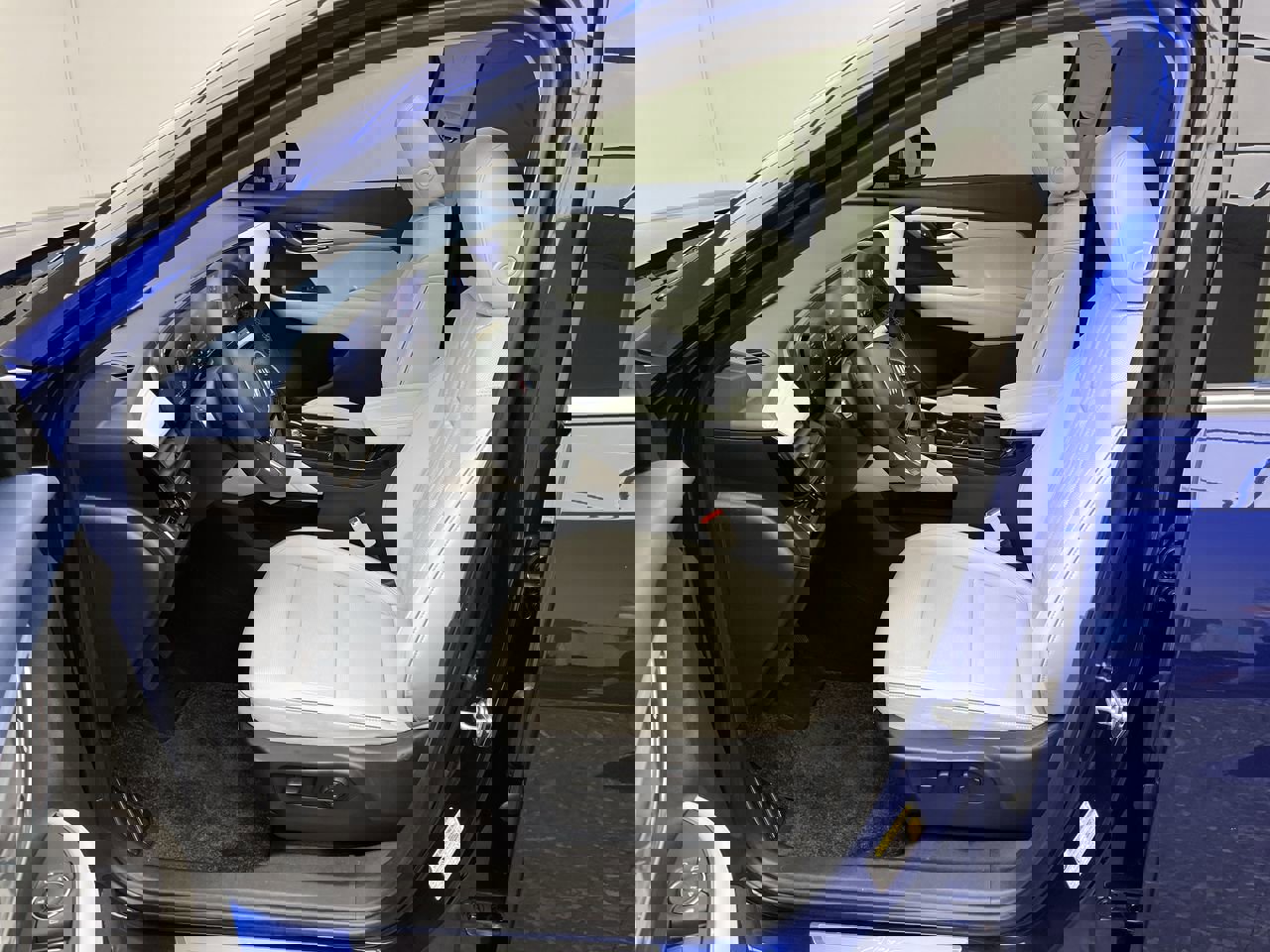 Certified 2024 Buick Envision Avenir image 3