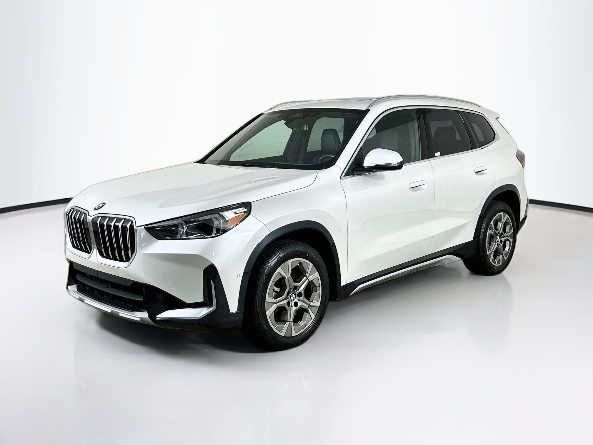 Used 2026 BMW X1 xDrive28i AWD/4WD image 3