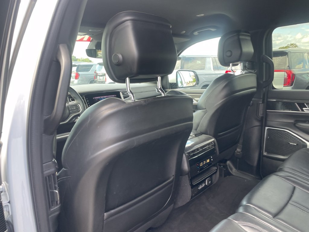 Used 2022 Jeep Wagoneer Series III AWD/4WD image 24