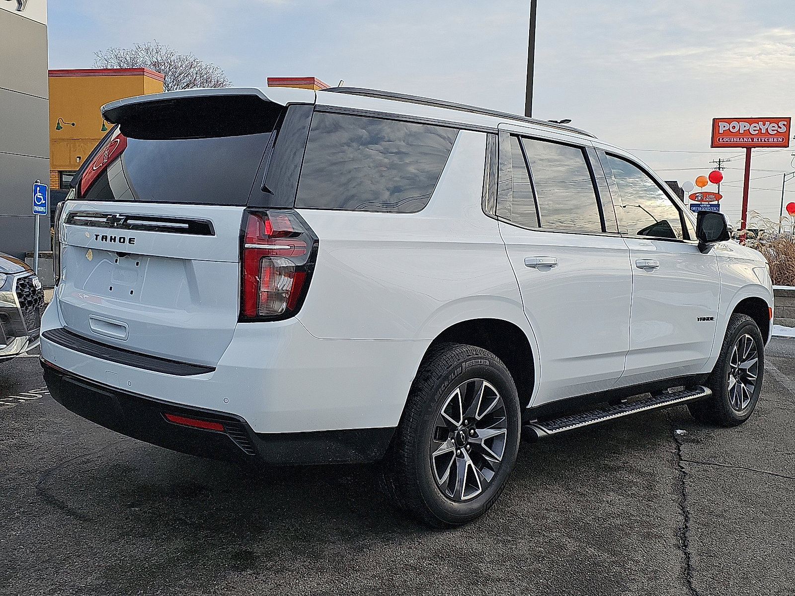 Used 2023 Chevrolet Tahoe Z71 w/ Luxury Package image 6