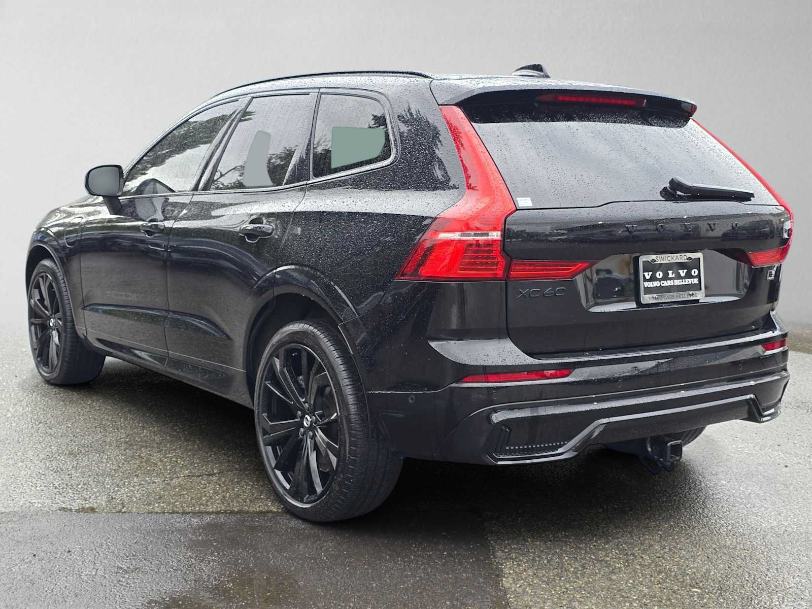 Used 2024 Volvo XC60 T8 Ultimate w/ Climate Package AWD/4WD image 6