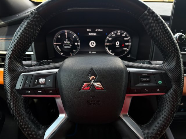Used 2023 Mitsubishi Outlander SEL 40th Anniversary AWD/4WD image 27