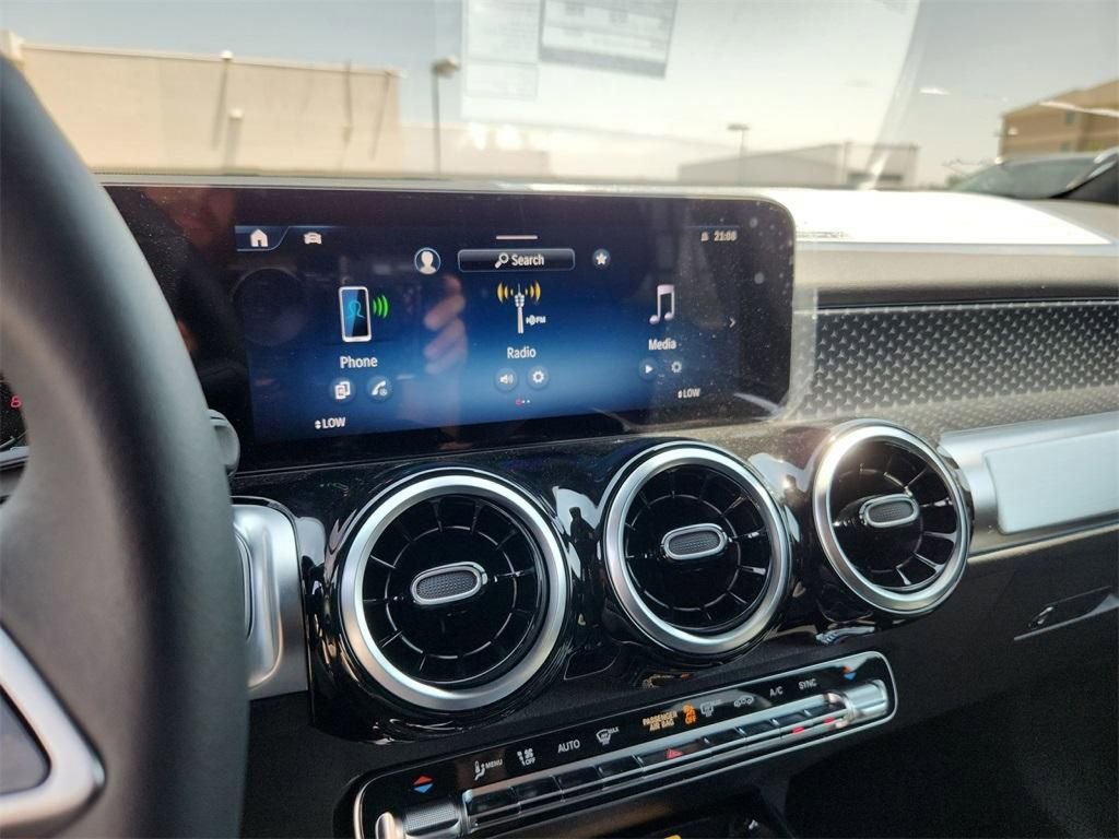 New 2025 Mercedes-Benz GLB 250 image 19