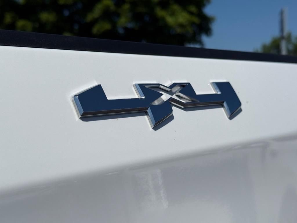 Used 2025 GMC Sierra 1500 SLT image 25