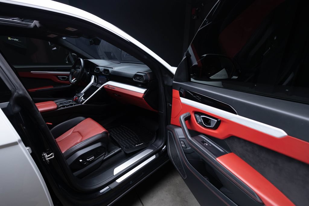 Used 2022 Lamborghini Urus AWD/4WD image 46