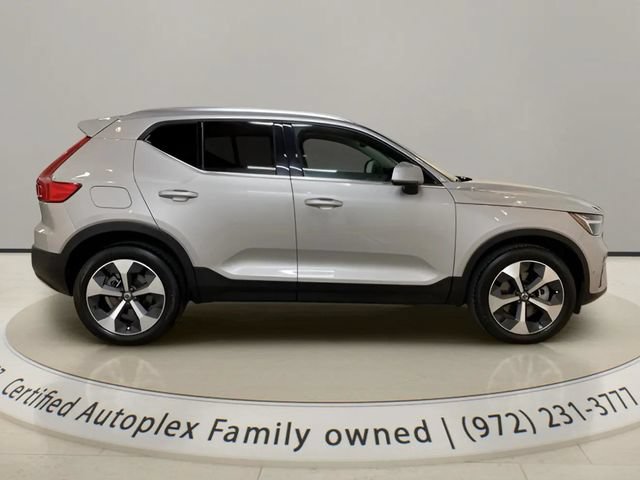 Used 2025 Volvo XC40 B5 Plus AWD/4WD image 6