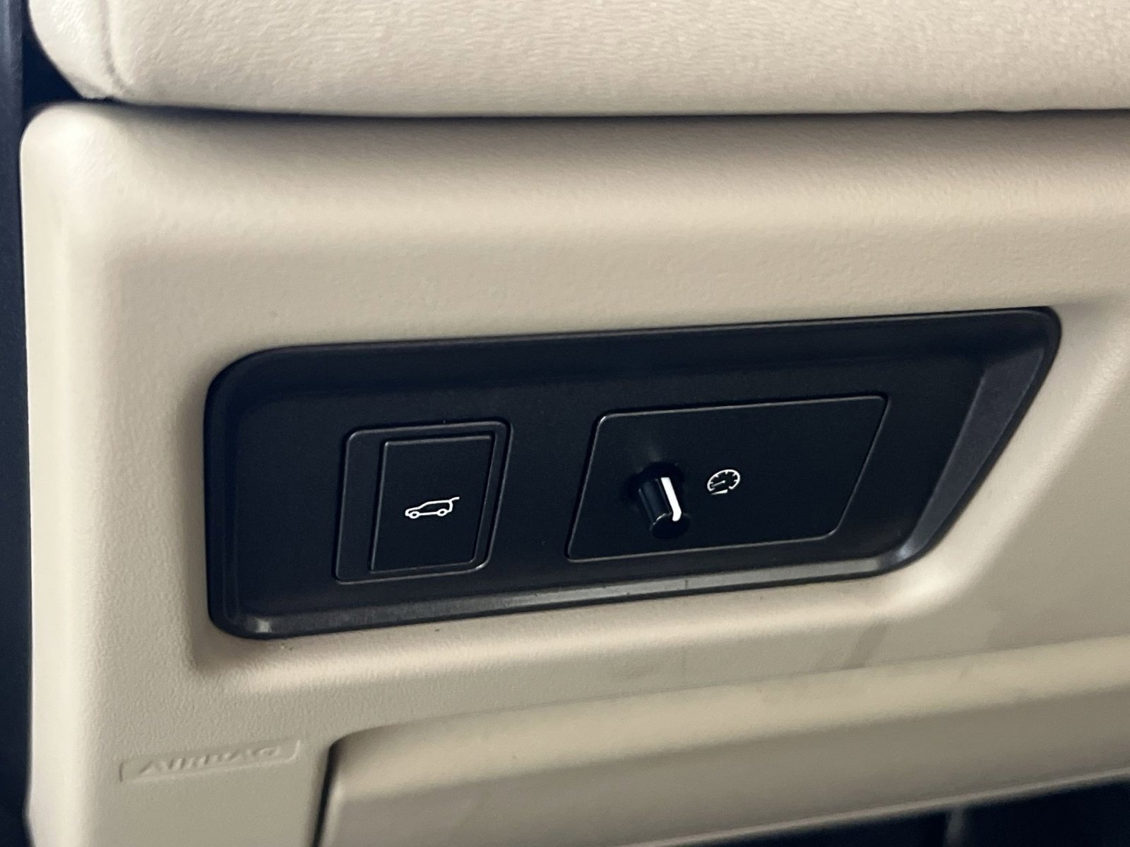 Used 2017 Land Rover Range Rover Evoque SE image 31