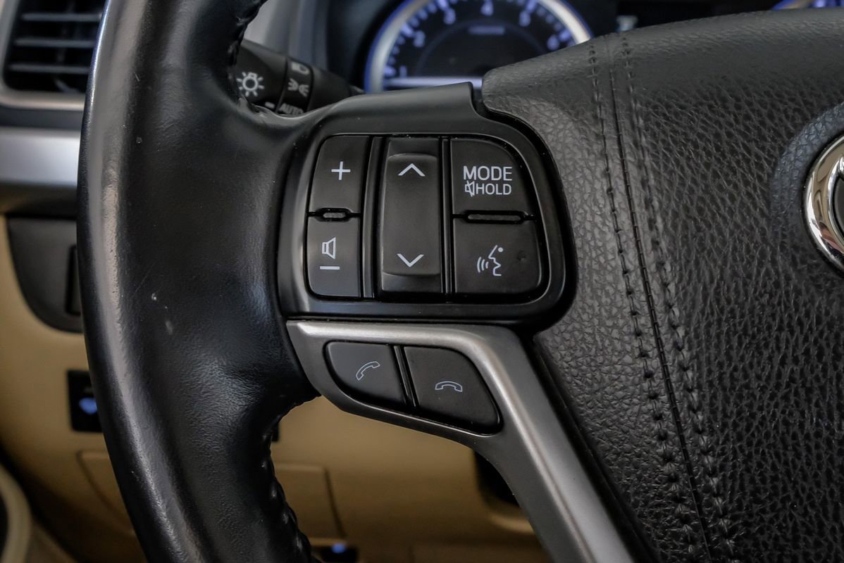 Used 2018 Toyota Highlander XLE FWD image 16