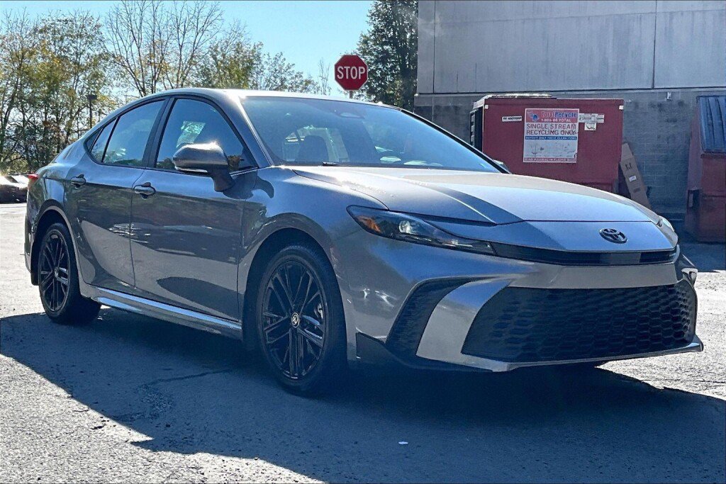 Used 2025 Toyota Camry SE w/ Convenience Package AWD/4WD image 19