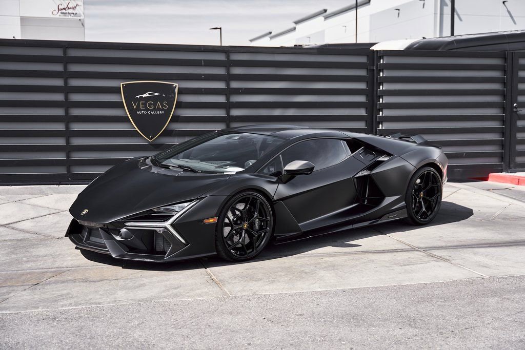 Used 2025 Lamborghini Revuelto image 7
