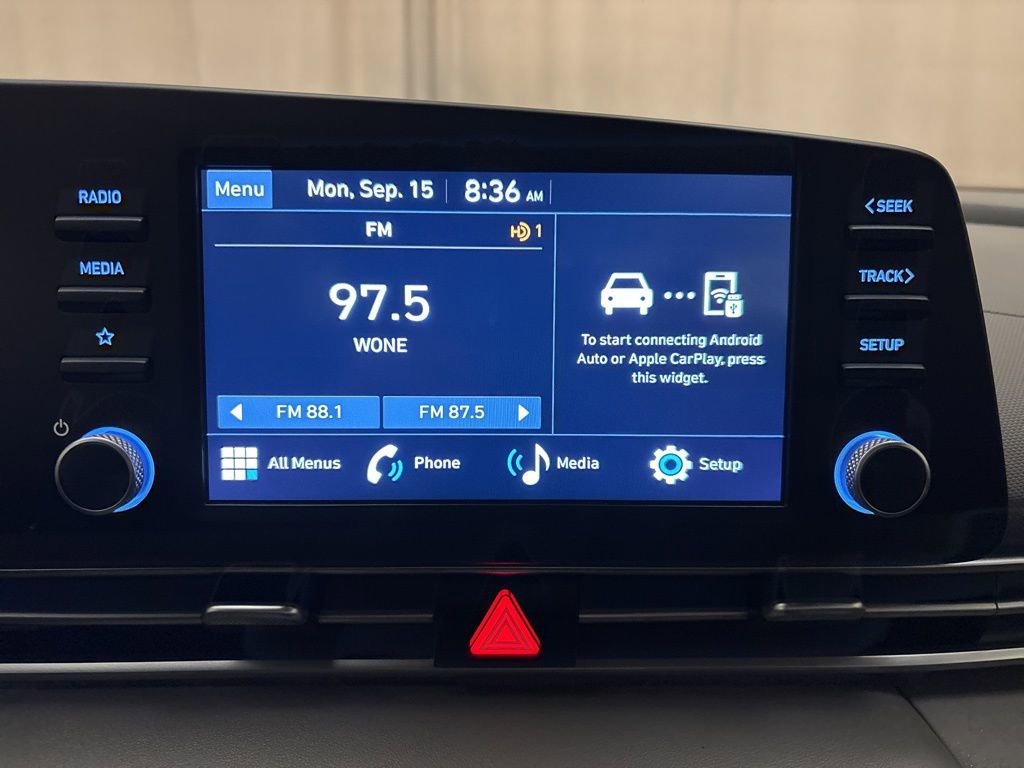 Certified 2025 Hyundai Elantra SE image 18