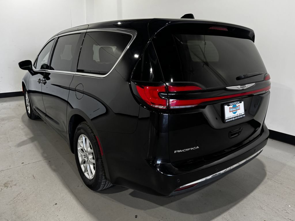Used 2025 Chrysler Pacifica Select FWD image 33