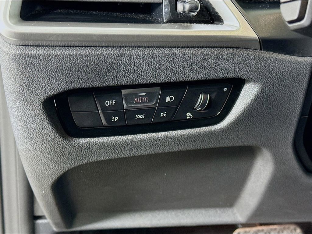 Used 2025 BMW i4 xDrive40i image 11