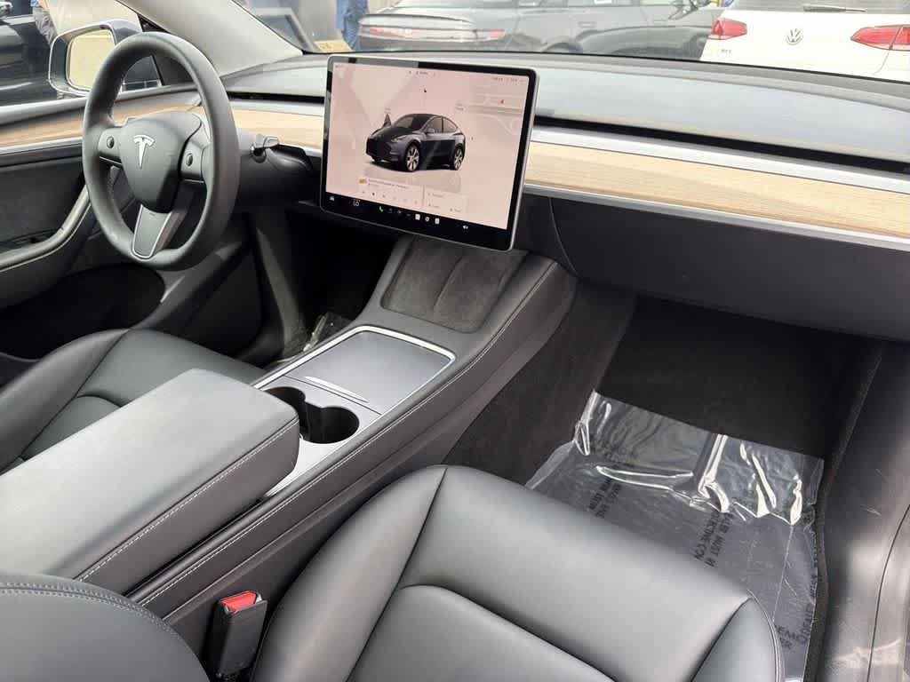 Used 2024 Tesla Model Y Long Range AWD/4WD image 42