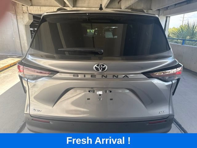 Used 2026 Toyota Sienna XLE FWD image 19