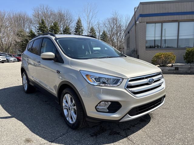 Certified 2017 Ford Escape SE w/ Equipment Group 201A image 3