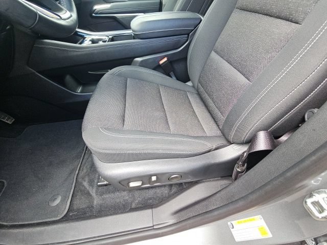 Used 2025 Chevrolet Traverse LT FWD image 14