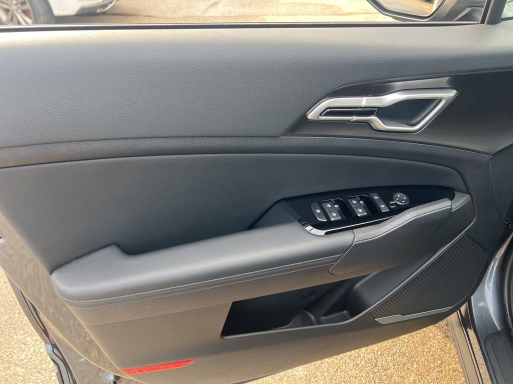 Certified 2025 Kia Sportage EX image 7