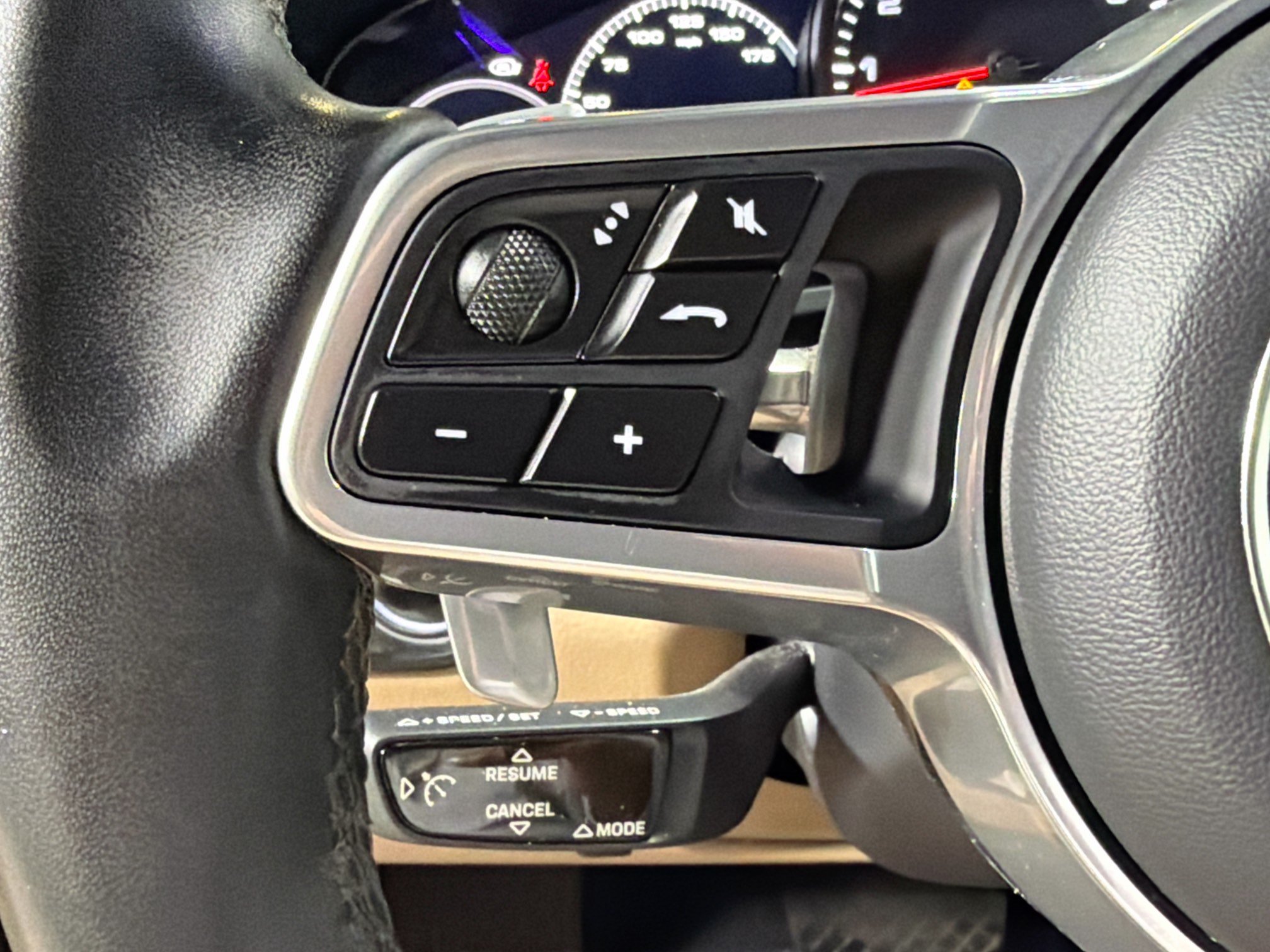 Certified 2020 Porsche Cayenne AWD/4WD image 36