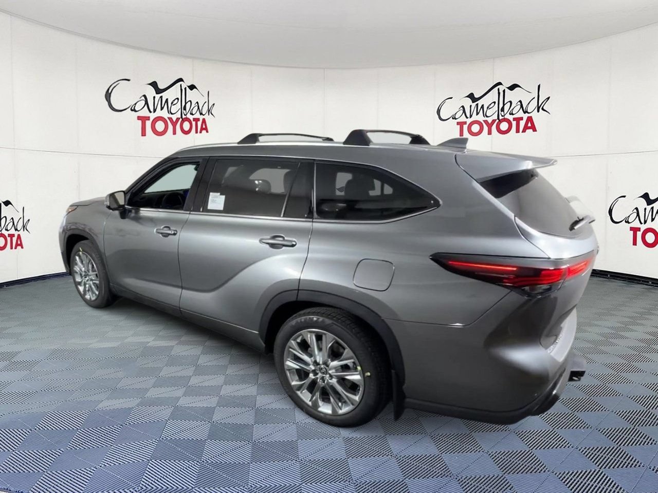 New 2026 Toyota Highlander Limited AWD/4WD image 9