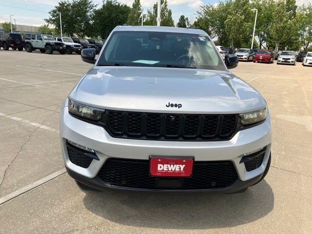 Certified 2023 Jeep Grand Cherokee Limited w/ Luxury Tech Group II AWD/4WD image 2