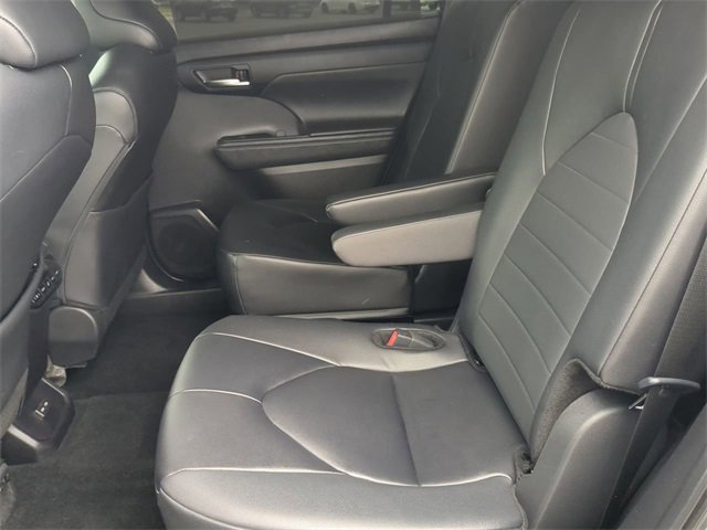 Certified 2024 Toyota Highlander XLE image 14
