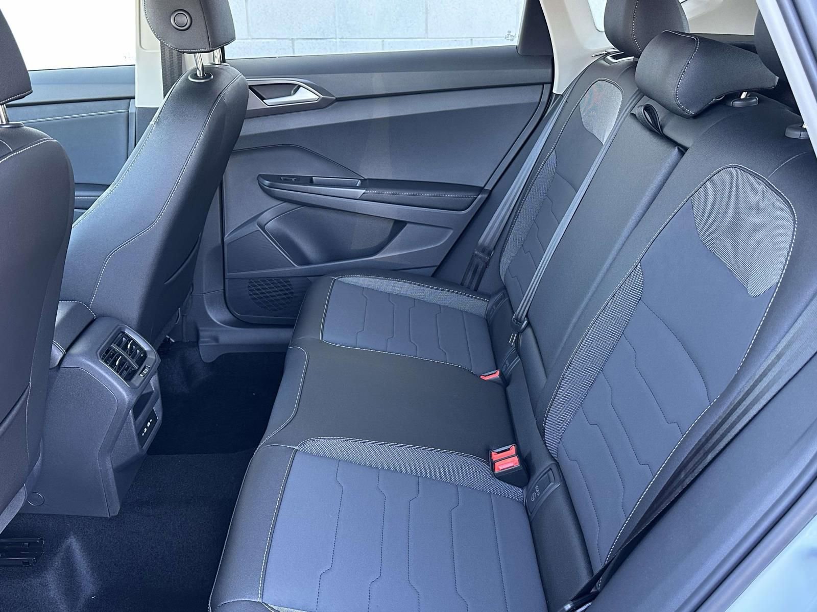 New 2026 Volkswagen Taos SE image 13