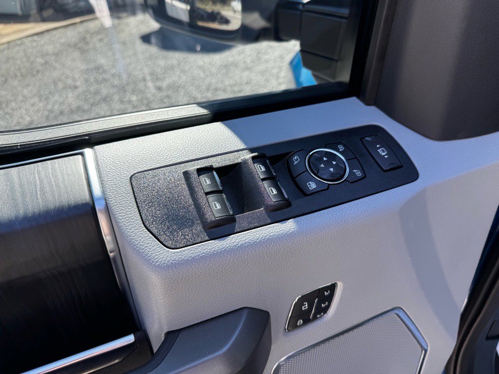 Used 2022 Ford F450 Limited w/ FX4 Off-Road Package image 22