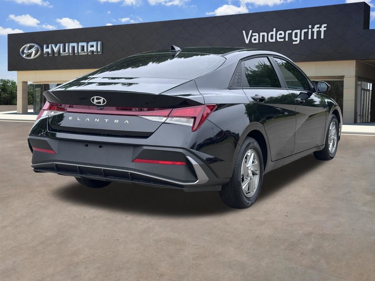 Used 2026 Hyundai Elantra SE FWD image 14