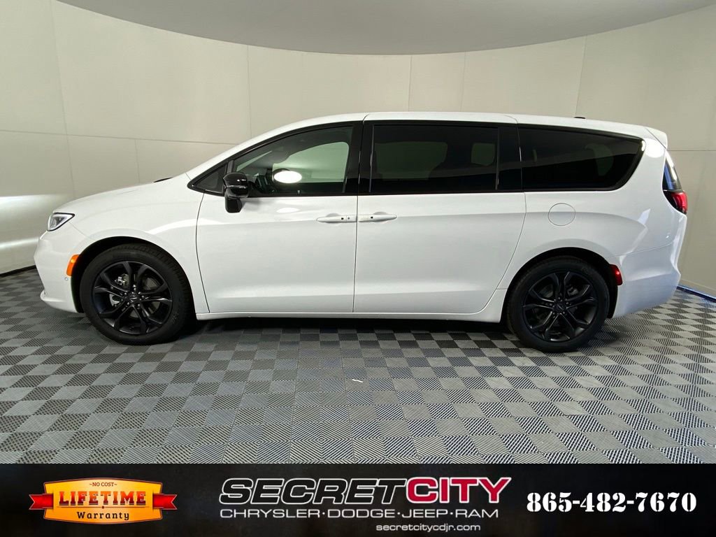 New 2026 Chrysler Pacifica Select image 4
