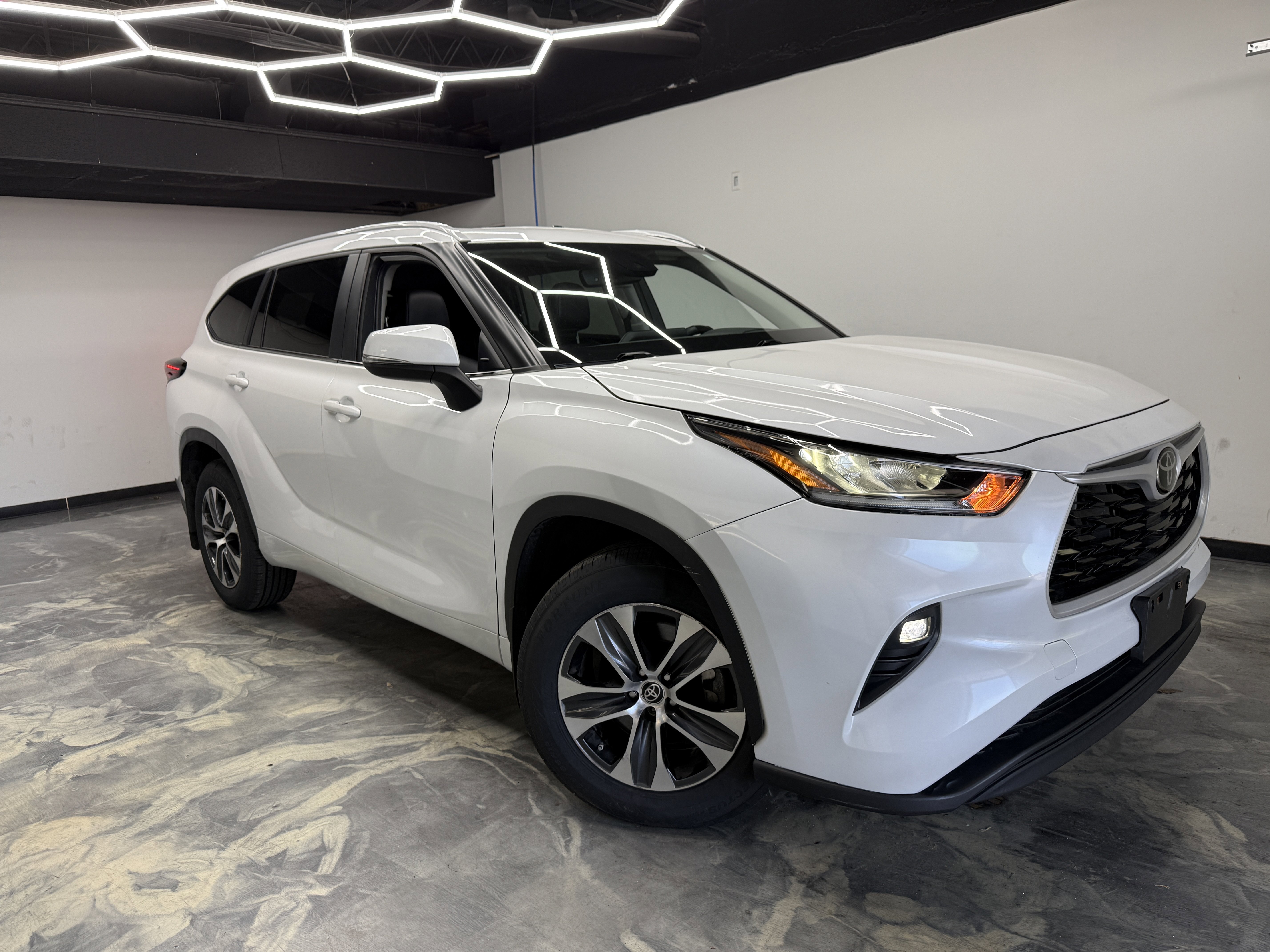 Used 2024 Toyota Highlander XLE image 5