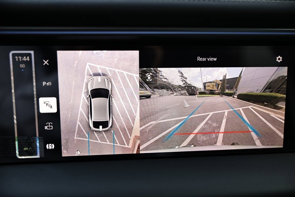 New 2025 Porsche Macan Electric image 39