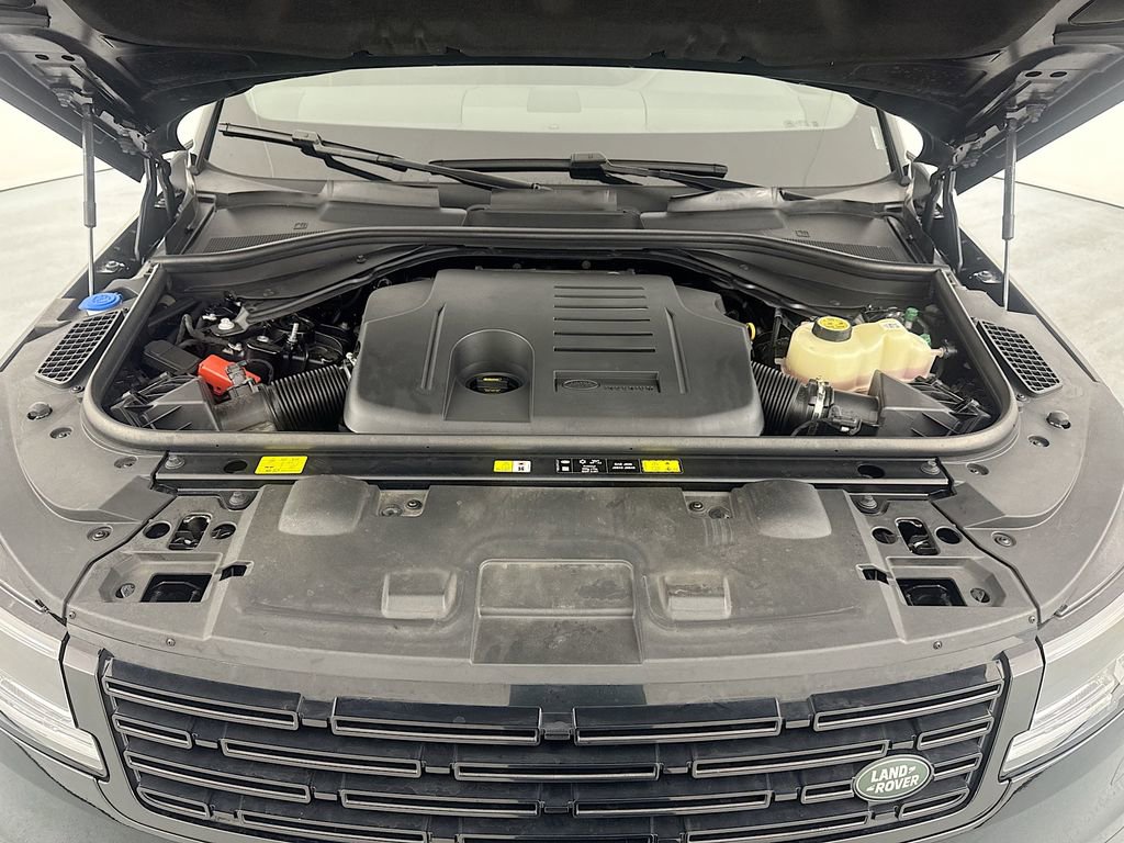 Used 2025 Land Rover Range Rover Sport SE image 30