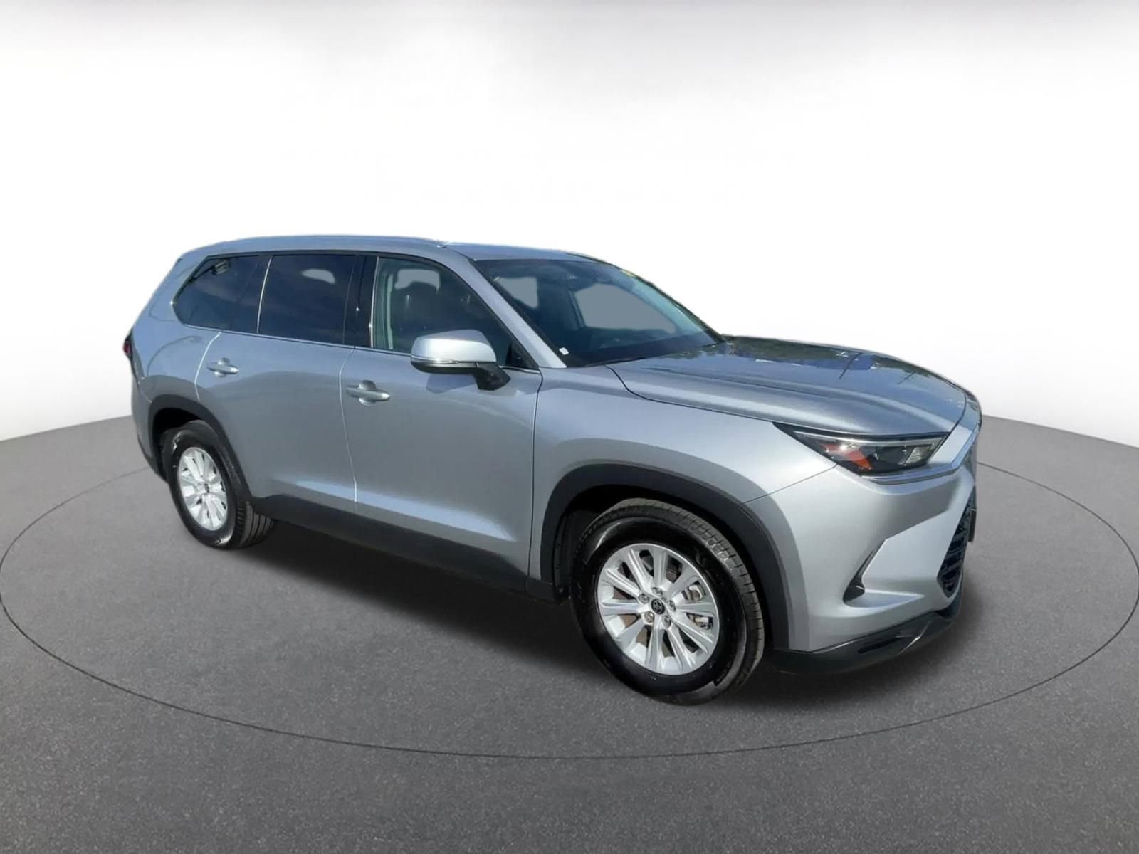 Used 2025 Toyota Grand Highlander FWD image 2