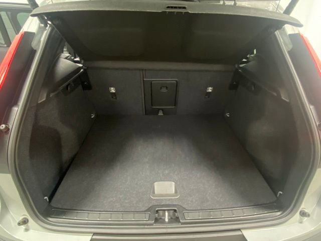 Certified 2025 Volvo XC40 B5 Core image 9