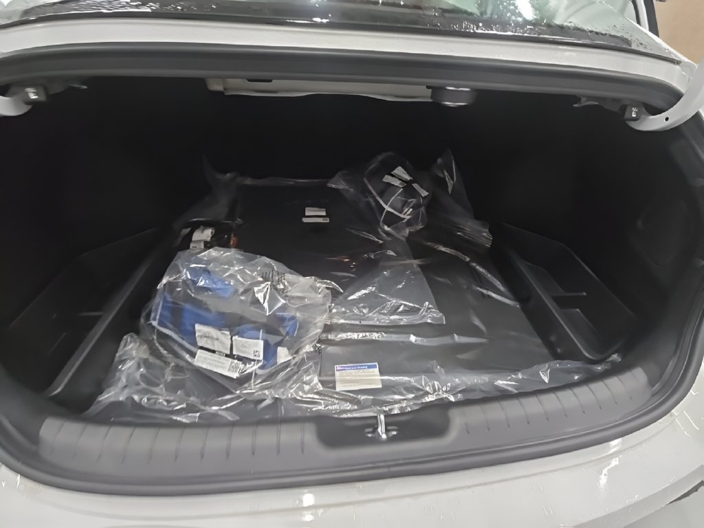 New 2026 Hyundai Elantra Limited FWD image 19