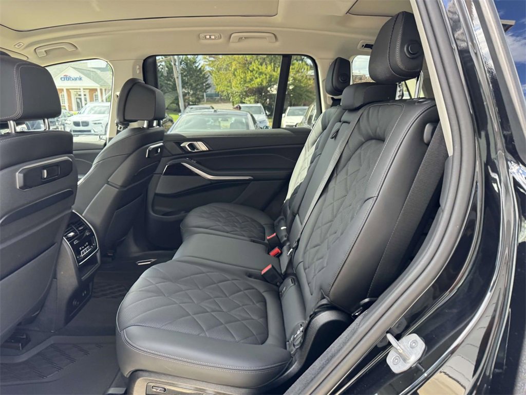 Certified 2025 BMW X7 xDrive40i w/ Premium Package image 11