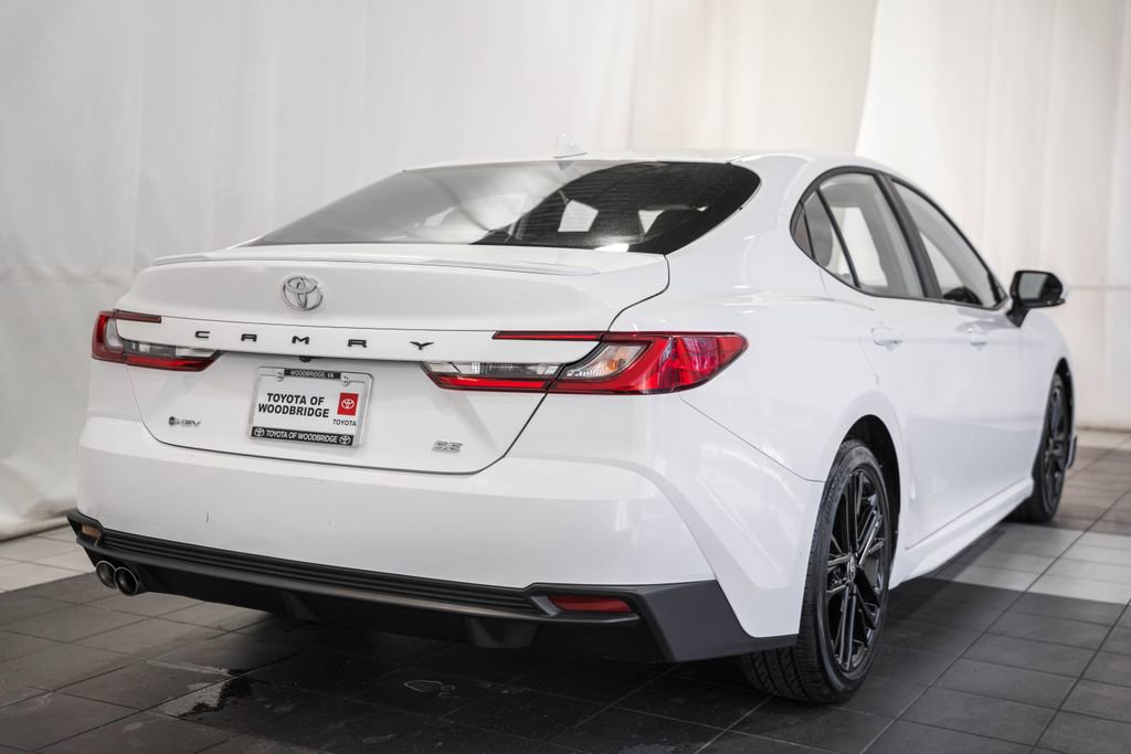 Used 2025 Toyota Camry SE image 4
