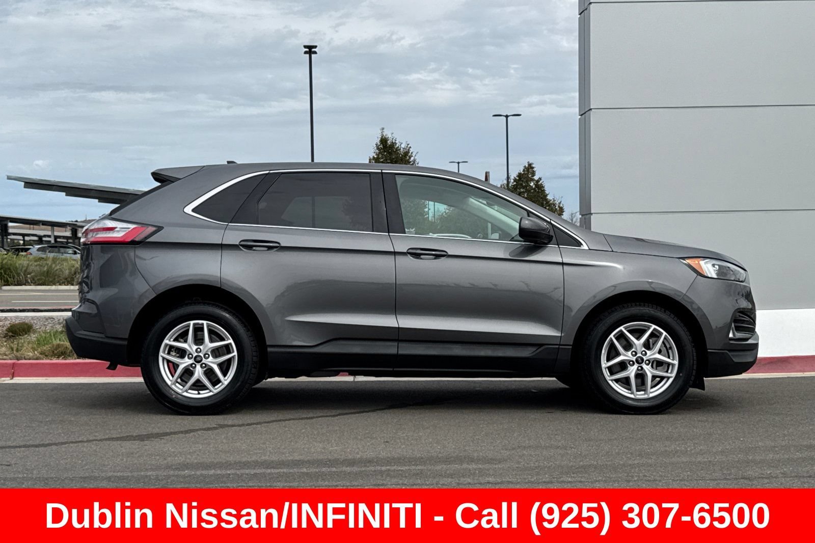 Used 2023 Ford Edge SEL w/ Convenience Package AWD/4WD image 3