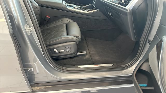Used 2025 BMW X5 xDrive40i AWD/4WD image 26