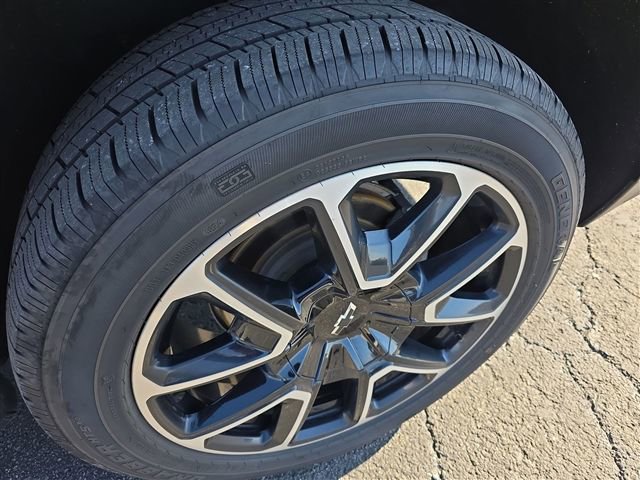 Certified 2022 Chevrolet Suburban RST w/ Sport Performance Package AWD/4WD image 22