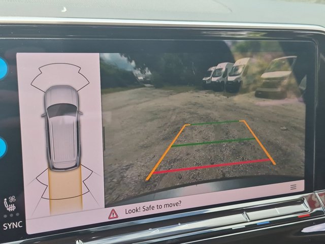 Used 2025 Volkswagen Atlas SE FWD image 17