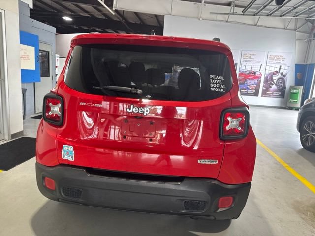 Used 2017 Jeep Renegade Latitude FWD image 5