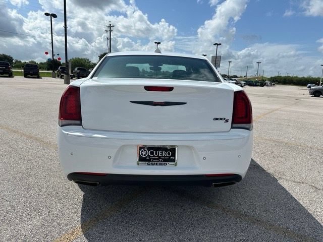 Used 2023 Chrysler 300 S RWD image 4