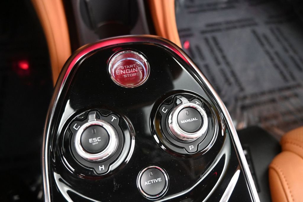 Used 2022 McLaren GT RWD image 31