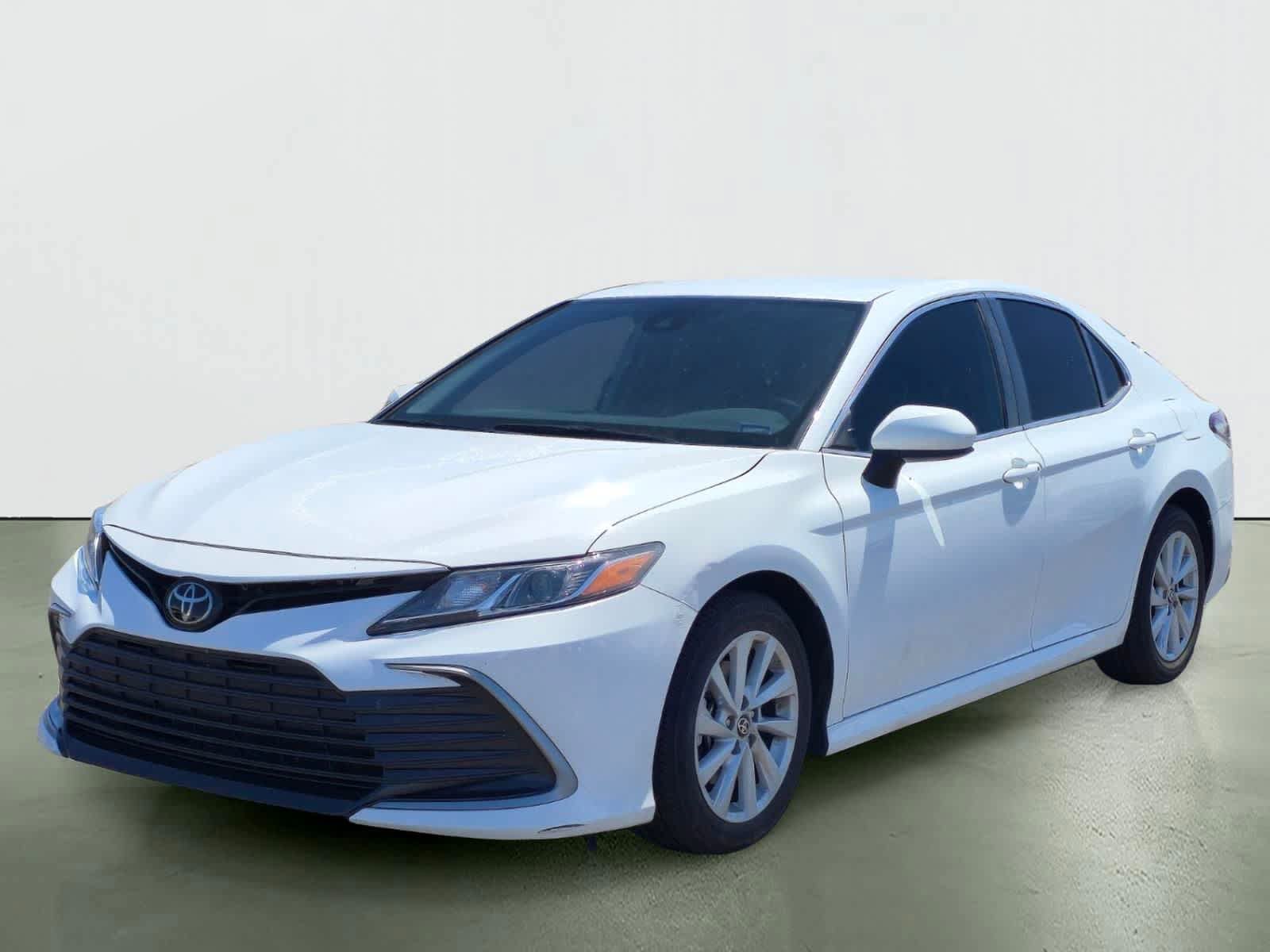 Used 2022 Toyota Camry LE FWD image 2
