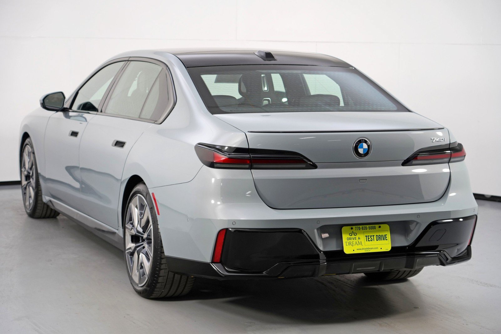 Used 2024 BMW 740i w/ Premium Package 2 RWD image 61